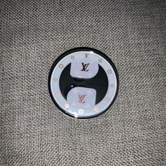 Louis Vuitton Horizon Ear Buds - Picture 5 of 11